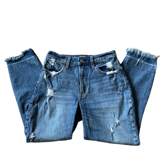 Abercrombie Curve Love High Rise Mom Jean frayed hem. Medium wash. Size 27 / 4 - Picture 3 of 4